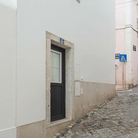 Almamater Apartmán *